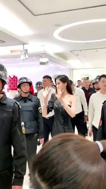 网红保安现状图片,从平凡岗位到网络红人的逆袭之路